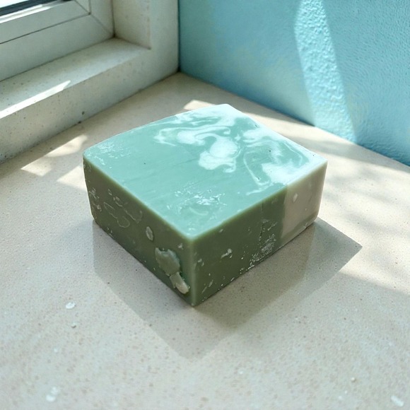 Artisan Handmade Men's "His Urban Beat" Scent Donkey Milk Soap 4 oz. - Picture 5 of 9